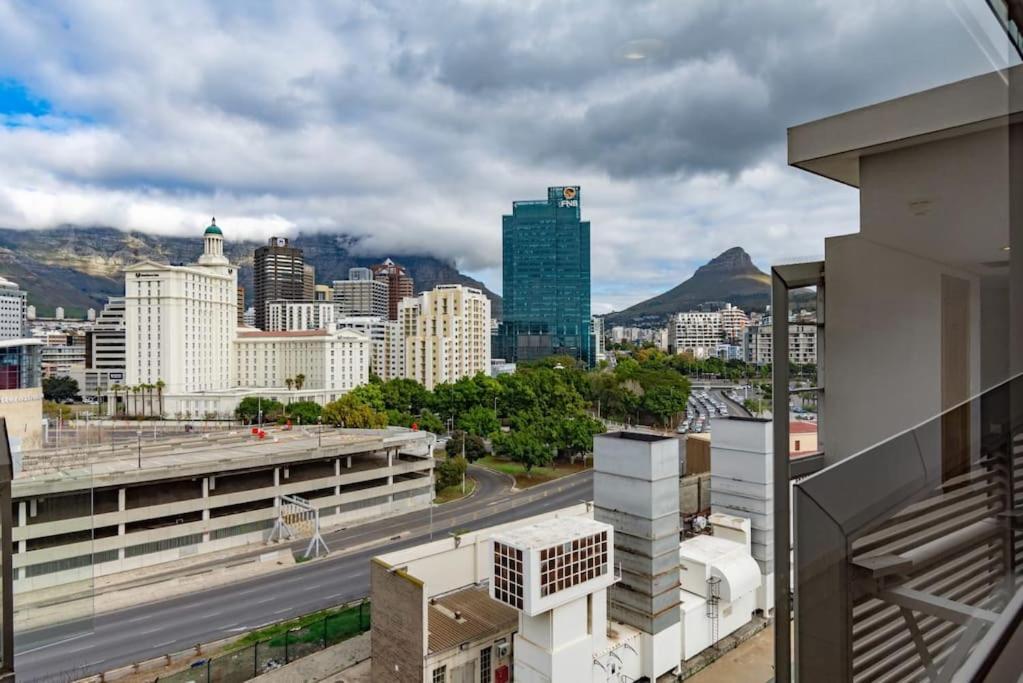 Waterfront Canal, 2 Bedroom *