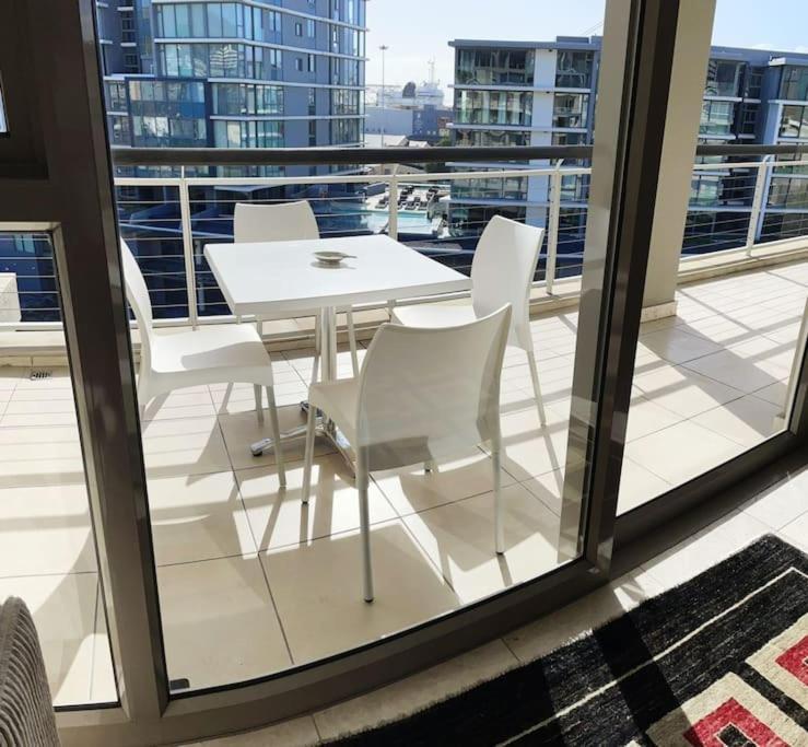 Apartment Waterfront Canal, 2 Bedroom *
